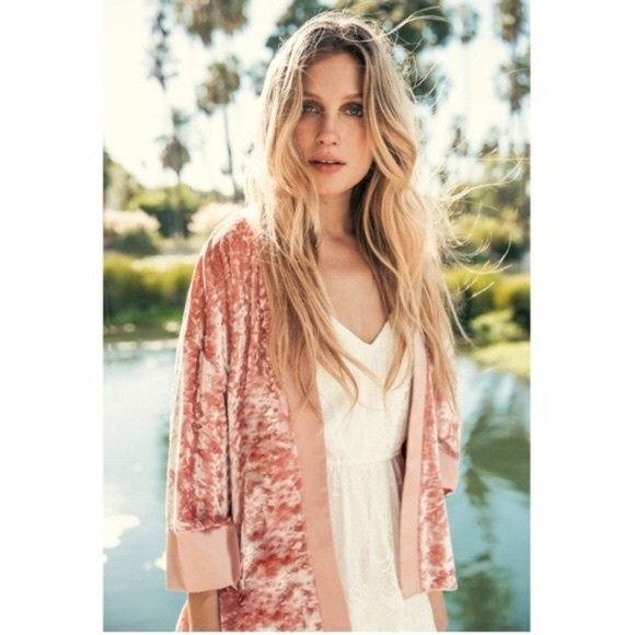 Willow & Clay Jackets & Blazers - NWT Willow & Clay Velvet Kimono Jacket